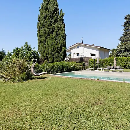 Sara Βίλα Camaiore